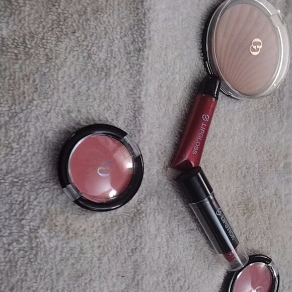 A Five Piece Givenchy Makeup Set - Picture 2 of 5